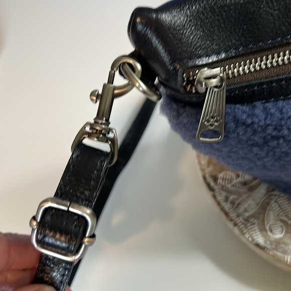 PATRICIA NASH BLUE/BLACK TRNCHI BELT BAG SHERPA AND LEATHER BAG - Picture 4 of 10